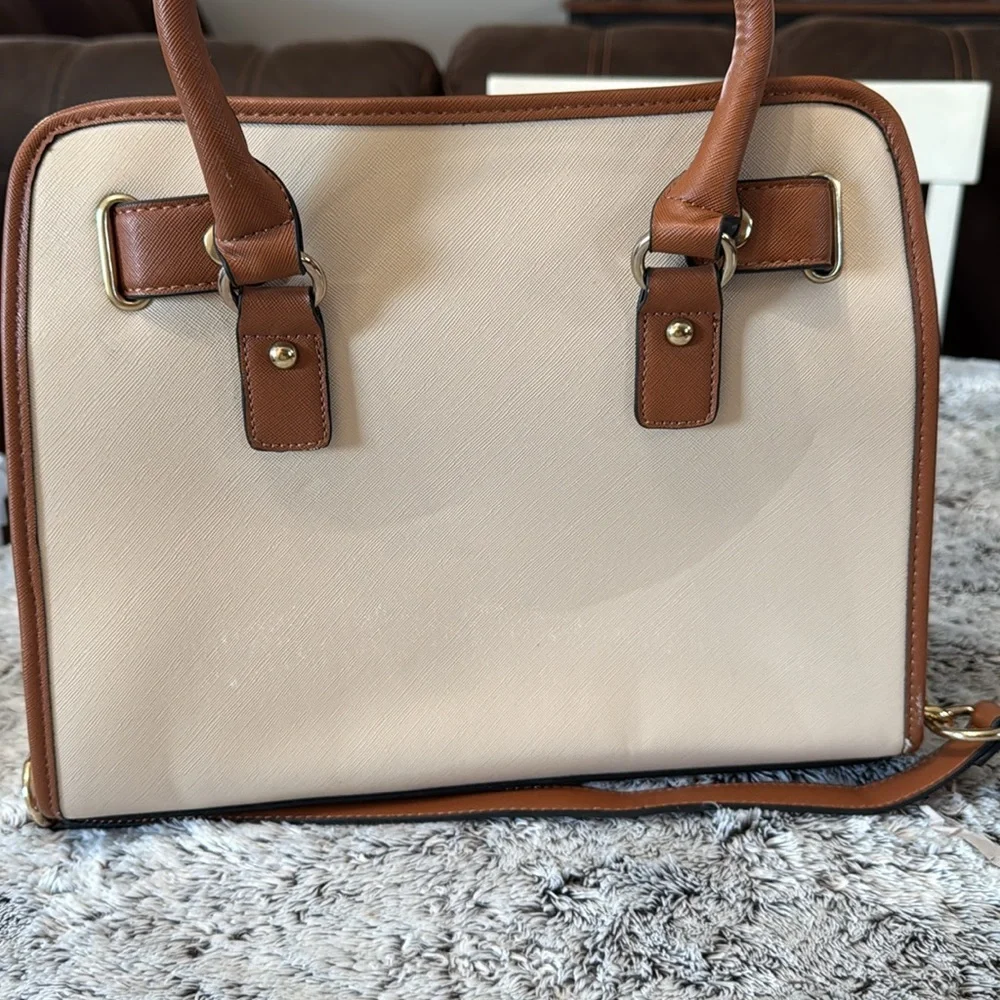 NWOT Dasien Ladies Handbag Satchel Tan Cream Colors Gold Hardware Zip Long Strap
